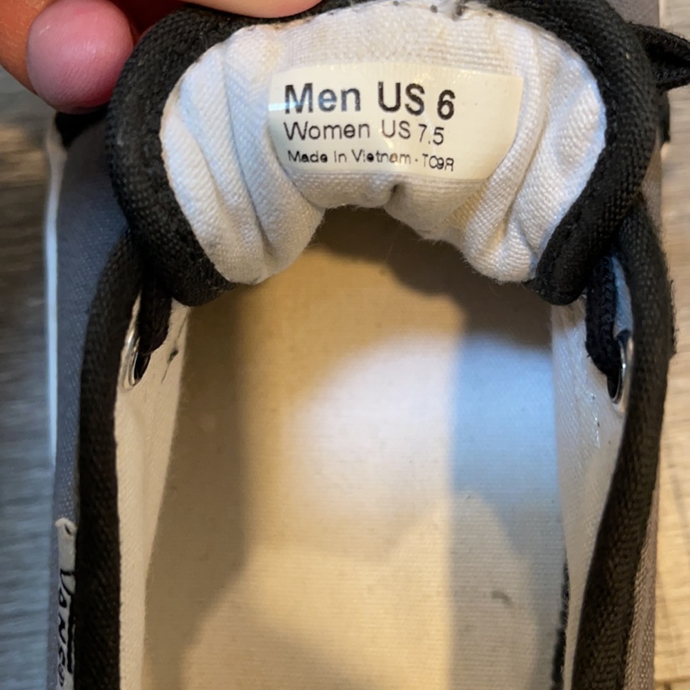Vans - Picture 3 of 4